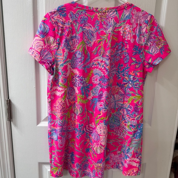 Lilly Pulitzer “On Parade” Hot Pink V-Neck Tee – Size Small, EUC - Picture 2 of 2
